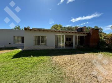 Casa · 221m² · 5 Ambientes · Venta Casa 3 Dorm - B° La Herradura