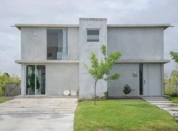 Casa · 240m² · 4 Ambientes · Casa en Venta en El Naudir, Escobar, G. B. a. Zona Norte