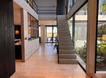 Casa · 330m² · 7 Ambientes · 2 Cocheras · Casa en Venta Puertos del Lago - Costas - Cinco Dorm. - Lote Al Agua - El Cazador