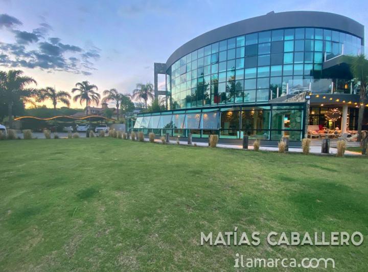 Casa · 1400m² · 5 Dormitorios · 8 Cocheras