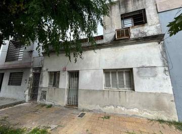 Casa de 4 ambientes, Avellaneda · Lote Propio de 8,65 X 16,69 con 2 Viviendas a Refaccionar.