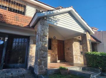 Frente de la casa 2 · Retasada Oportunidad! Villa Cabrera Importante Casa