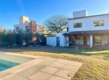 Casa · 800m² · 6 Ambientes · 2 Cocheras · Venta Casa 4 Dorm. Country La Cuesta Apto Credito