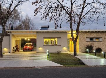 Casa · 200m² · 3 Ambientes · 2 Cocheras · Casa - Moreno