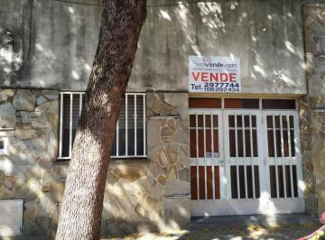 Casa · 94m² · 5 Ambientes · 1 Cochera · Casa a Reciclar - Arroyito