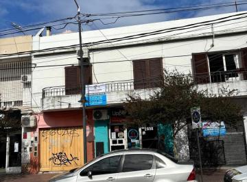 Casa · 202m² · 8 Ambientes · 1 Cochera · Venta en Block Excelente Sobre Av