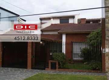Casa · 252m² · 6 Ambientes · 1 Cochera · Chalet 3 Dorm. Venta - Carapachay