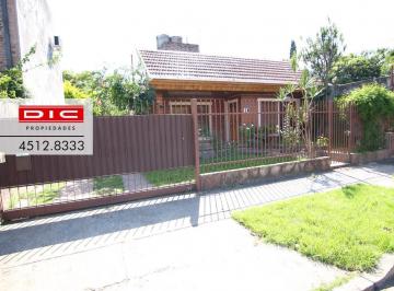 Casa · 145m² · 2 Ambientes · 1 Cochera · Chalet 2 Ambientes Venta - Villa Adelina
