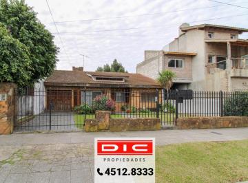 Casa · 180m² · 4 Ambientes · 3 Cocheras · Chalet 3 Dorm. Venta - Villa Adelina.