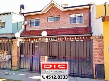 Casa · 159m² · 4 Ambientes · 2 Cocheras · Chalet 3 Dorm. Venta - Villa Adelina