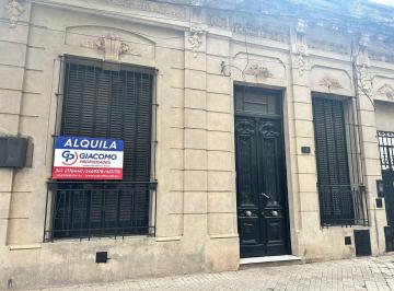 Casa · 230m² · 10 Ambientes · Casa en Alquiler.