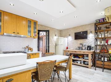 Casa · 185m² · 4 Ambientes · Venta Excelente Casa 4 Ambientes– Barrio Naón, Mataderos