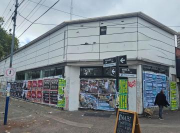 Local comercial , Lomas de Zamora · Lomas de Zamora - Excelente Esquina - a Media Cuadra de La Estación