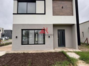 Casa · 106m² · 4 Ambientes · 1 Cochera · Casa en Venta en El Aljibe, Pilar, G. B. a. Zona Norte