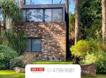 Casa · 250m² · 5 Ambientes · 1 Cochera · Chalet 4 Dorm. - Mar de Las Pampas