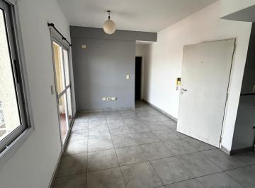 Departamento de 2 ambientes, Lanús · En Alquiler - Excelente Semipiso 2 Ambientes - Al Frente