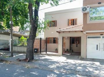 Casa · 220m² · 7 Ambientes · 1 Cochera · 61 N°1226 E/ 19 y 20