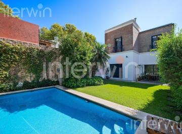 Casa · 311m² · 5 Ambientes · 2 Cocheras · Casa de 5 Ambientes con 2 Cocheras, Jardín y Piscina - Colegiales - Venta
