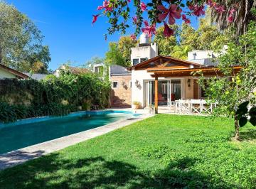 Casa · 210m² · 6 Ambientes · 1 Cochera · Casa en Venta, Jardín y Pileta, Punta Chica - San Fernando