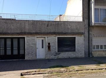 Casa · 140m² · 2 Dormitorios · 1 Cochera · Venta - Casa - 2Dorm. - La Paz 4110 - Bella Vista - Rosario