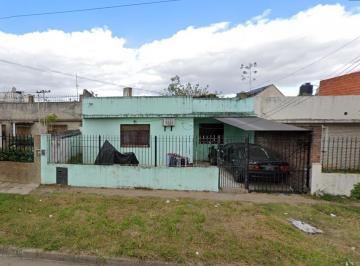 Casa de 3 ambientes, Morón · Apto Credito Bancario - Casa de 3 Ambientes Sobre Lote de 325 m² - Apto Credito Bancario