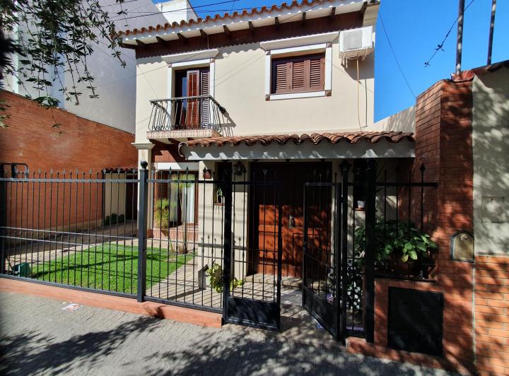 Casa · 150m² · 10 Ambientes · 2 Cocheras