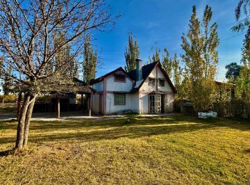 Casa de 4 ambientes, Los Corralitos · Venta de Casa con Piscina y Quincho en Los Corralitos!
