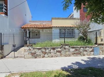 Casa · 346m² · 3 Ambientes · 1 Cochera · Casa en Zapiola Al 800 - 346 m² Impecable Espect Jardin Parrilla