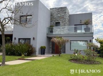 Casa · 260m² · 5 Ambientes · 1 Cochera · Casa en Venta en El Barrio Vistas, Puertos / Escobar