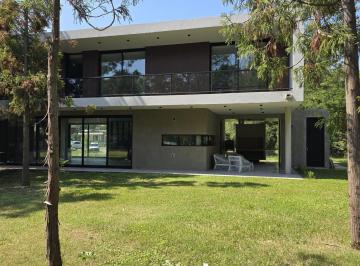 Casa · 220m² · 4 Ambientes · 2 Cocheras · Casa en Venta y Alquiler a Estrenar Greenville Polo Resort