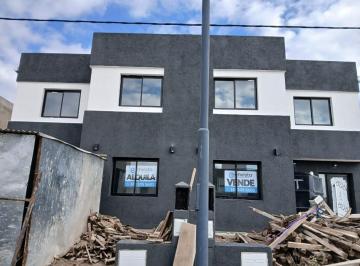 Casa · 125m² · 3 Dormitorios · Casa en Alquiler en Docta Av