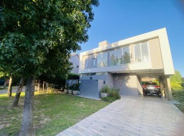 VCO-VC1-1006_2 · Venta Casa 3 Dorm. Barrio Cerrado Zona Oeste