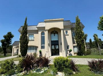 Casa · 375m² · 5 Ambientes · 2 Cocheras · Casa en Venta Fincas de San Vicente