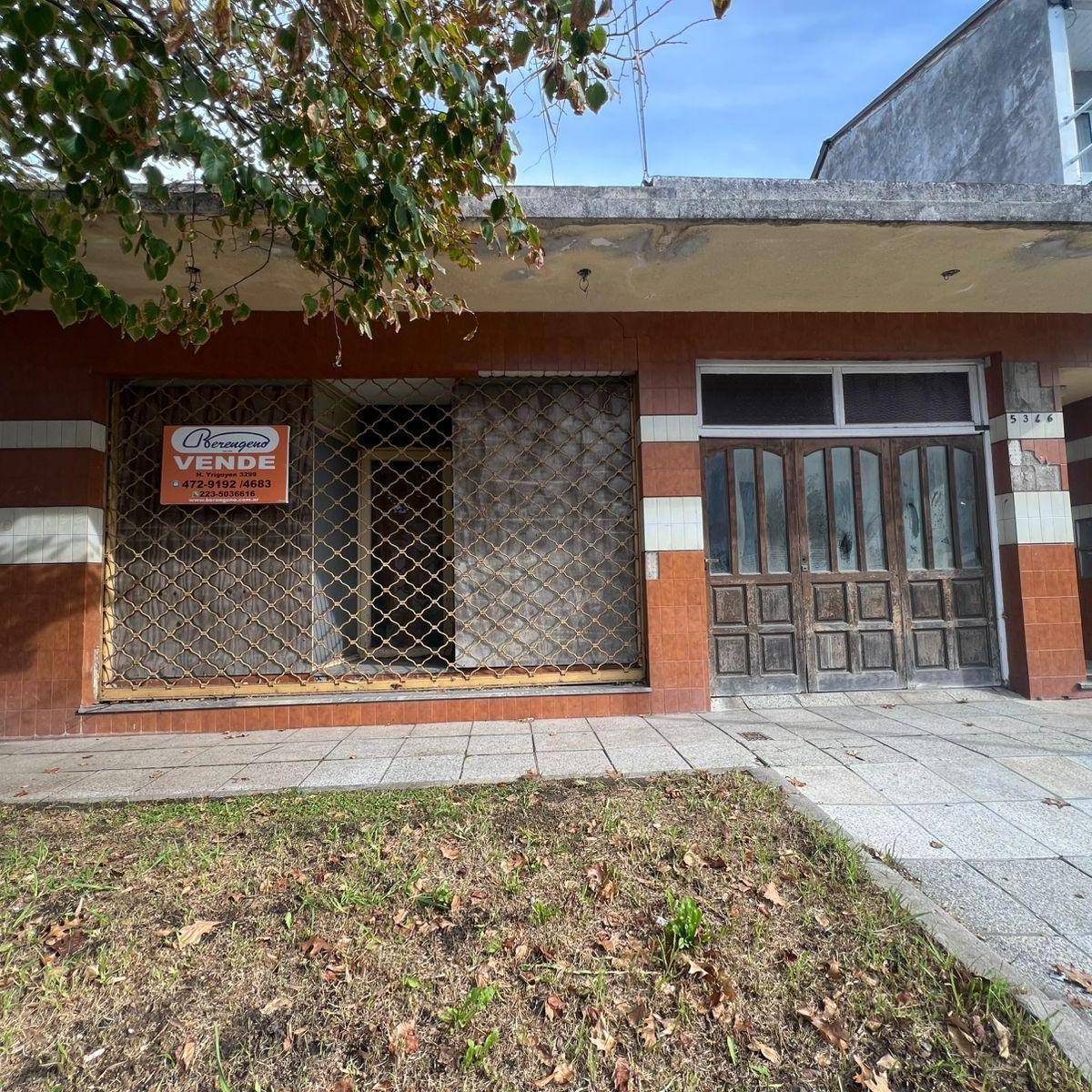 Casa 5 amb, 333m² con 3 baños y entrada de autos — Bernardino Rivadavia
