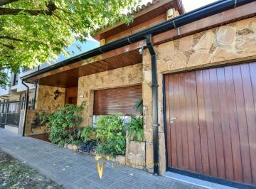 Casa · 155m² · 5 Ambientes · 1 Cochera · Casa en Venta 5 Ambientes con Cochera - Morón