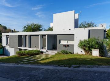 Casa · 206m² · 3 Ambientes · 2 Cocheras · ¡Venta! Casa en en Barrio Cerrado Alto Warcalde - ¡Con Escritura!