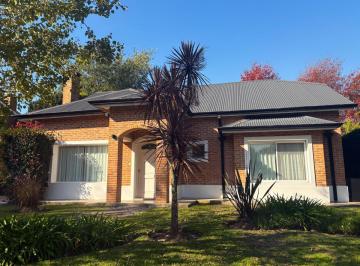 Casa de 4 ambientes, Berazategui · Casa en Lote Central con Suite, Playroom y Galería – Fincas de Iraola