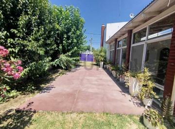 Casa · 70m² · 4 Ambientes · 3 Cocheras · 600 Entre 6 y 6 Bis Casa Tipo Duplex en Venta, La Plata