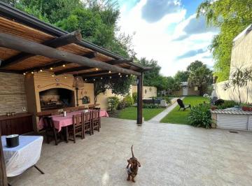 Casa de 4 ambientes, Morón · Casa de 5 Ambientes con Cochera y Patio