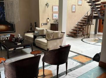 Casa · 550m² · 9 Ambientes · 4 Cocheras · Casa en Mendoza 4574