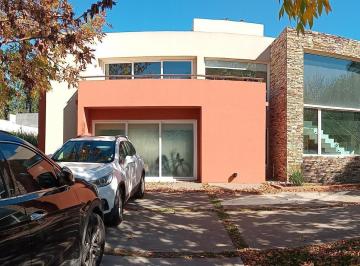 Casa · 392m² · 5 Ambientes · 2 Cocheras · Casa en Venta Barrio Cerrado Terravista. General Rodriguez