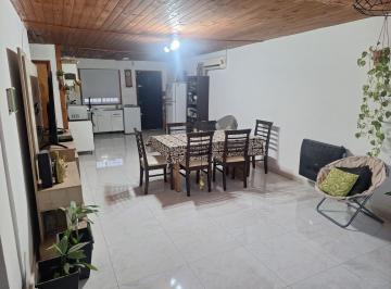 Casa · 220m² · 10 Ambientes · 1 Cochera · Casa y Galpón en Centenario
