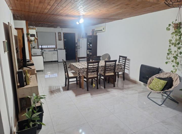 Casa · 220m² · 10 Ambientes · 1 Cochera