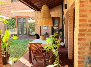 Casa · 210m² · 3 Ambientes · 2 Cocheras · Casa en Venta Barrio San Facundo