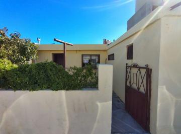Casa · 89m² · 3 Ambientes · Casa 2 Dorm con Amplio Patio en Km8