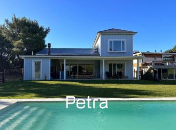 Casa · 210m² · 5 Ambientes · Casa en Venta en Costa Esmeralda