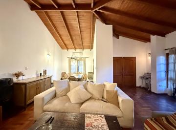 Casa · 331m² · 7 Ambientes · 2 Cocheras · Casa en Venta de 5 Dorm. en B. Jardín