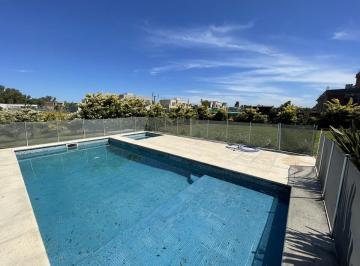 Casa · 145m² · 4 Ambientes · 3 Cocheras · Casa Venta / Alquiler Santa Juana Canning