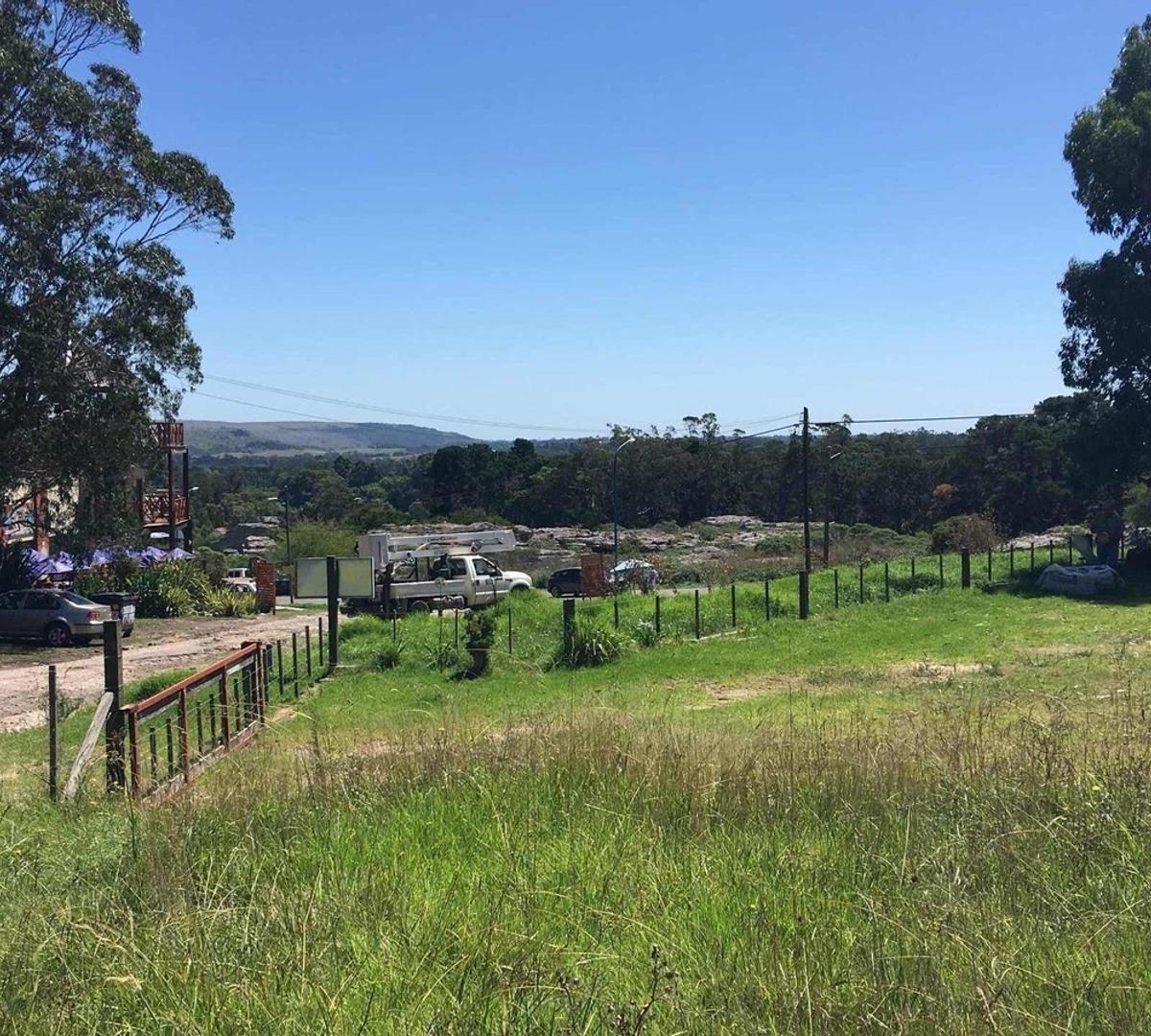 Hermoso lote en venta, A media cuadra de el circuitio comercial de sierras de los padres