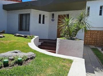 Casa · 180m² · 4 Ambientes · Chalet 4 Ambientes Castelar Norte